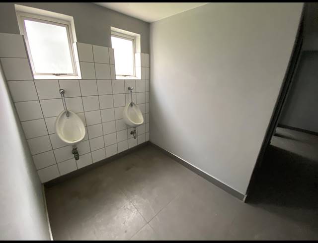 1,548M² WAREHOUSE TO LET IN NEW GERMANY